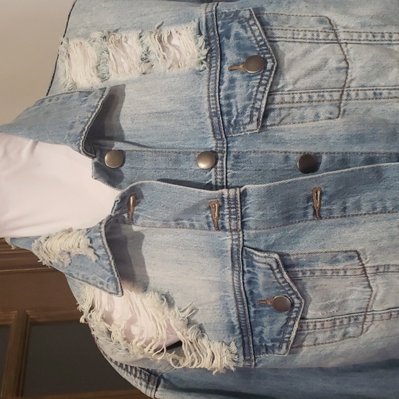 𝅺easel Distressed Denim Jacket NWT - Picture 3 of 13